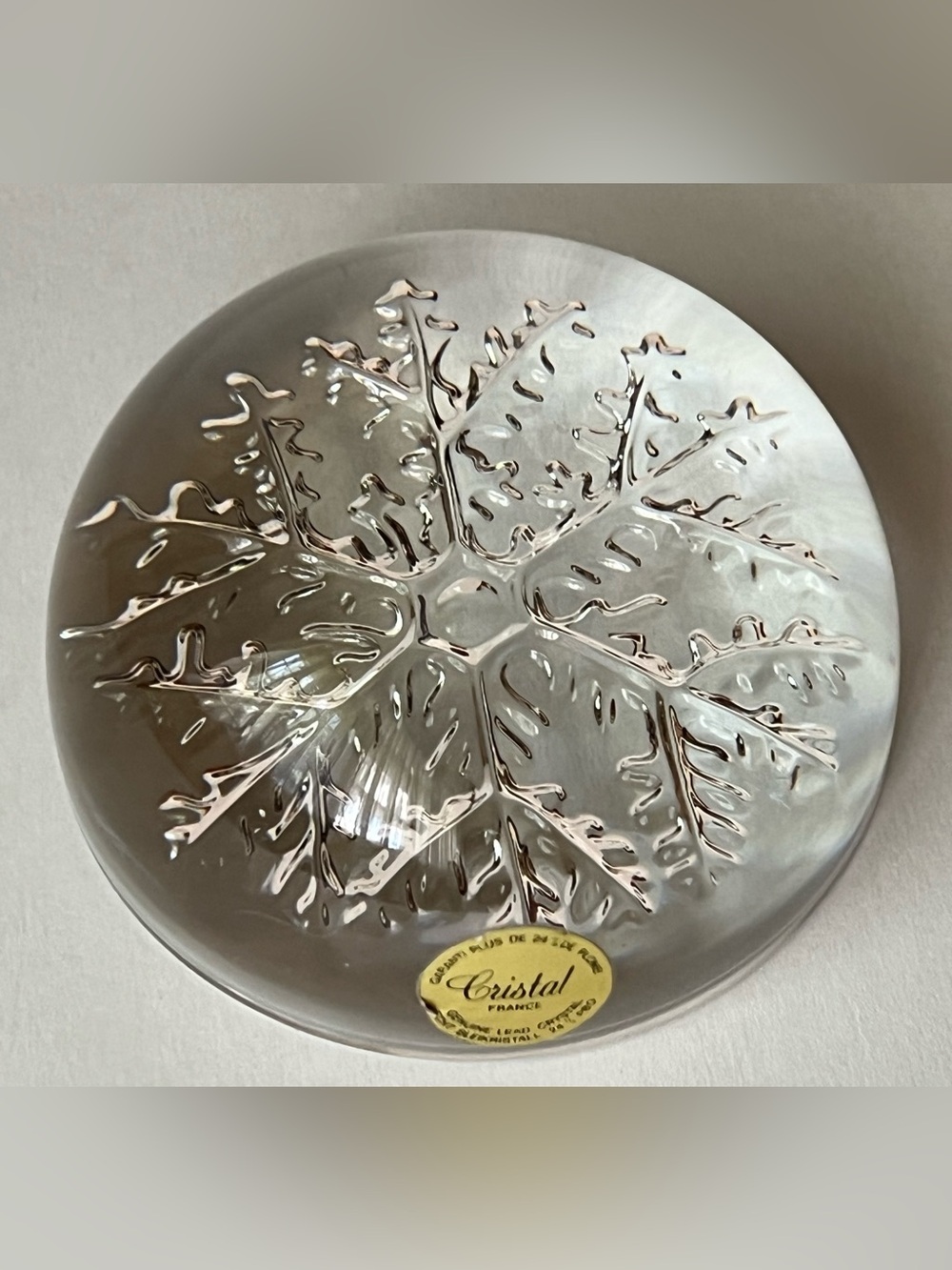 Cristal, France lead Cyrstal snowflake paperweight